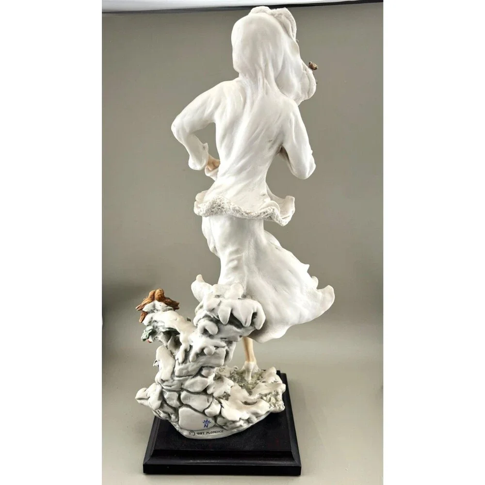 Giuseppe Armani Winter Snowflakes Porcelain Figurine #0235F Signed ITALY EUC Vtg